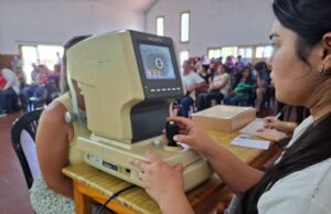 “Mirar Mejor” llegó a Puerto Libertad y entregó anteojos gratuitos a decenas de vecinos